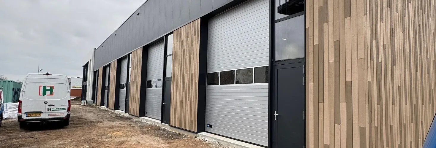 Houten gevelbekleding die uw woning een warme, duurzame uitstraling geeft