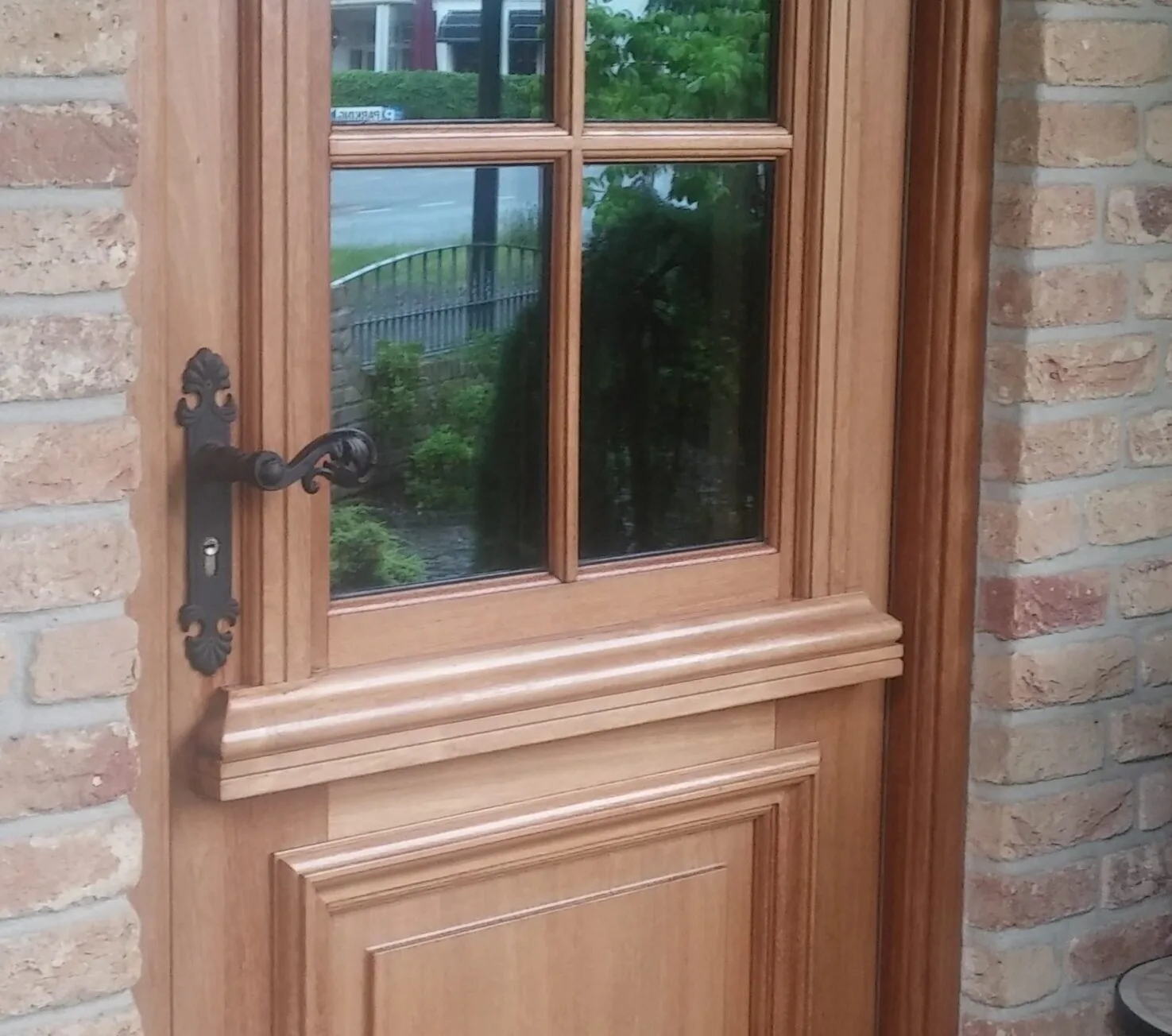 Houten buitendeur (cropped)