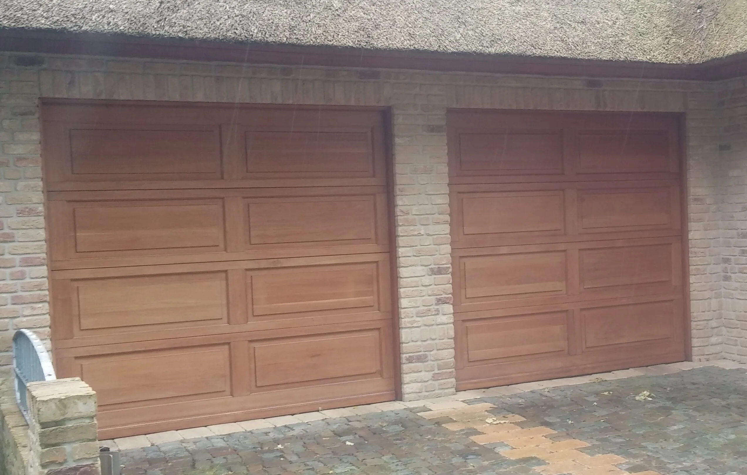 Houten garagedeuren